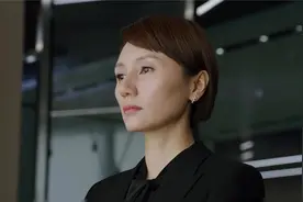 为啥唐晶当上副总后，把刘海“偏分”？网友：气场飙升一米八！视频封面