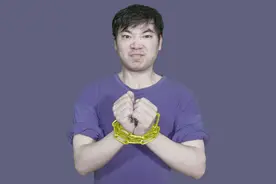 如何3秒打开铁链？我看了100遍都没破绽，真神奇！