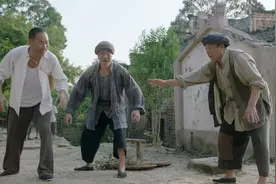 开国将军解甲归田，回到老家看到发小，没想到一眼便认了出来视频封面