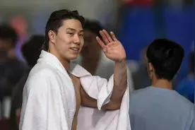 覃海洋100米蛙泳夺冠！成绩超越巴黎奥运会冠军，捍卫了蛙王头衔