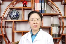 尿液中出现不容易消退的泡沫尿，是蛋白尿吗？视频封面