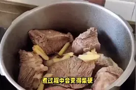 牛肉为何一炖就柴？加入这4种香料，牛肉又嫩又滑不塞牙，没腥味视频封面