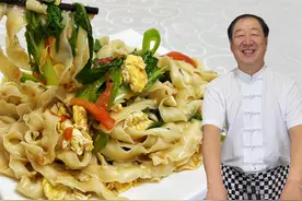 鸡蛋炒面怎么做不坨不粘？老厨教你技巧，筋道入味，10分钟就搞定