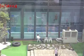 教自己孙女游泳都不行？贵阳老伯收到游泳馆的“逐客令”！视频封面