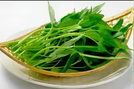 为何炒素菜会出很多水，怎么样才能不水垮水垮的，方法很重要