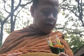 晁夕说旅游：泰国清迈凌晨的布施什么样？视频封面