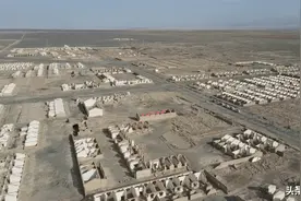 青海戈壁滩上有一个废弃的小镇，残垣断壁，满目荒凉，宛若鬼城视频封面