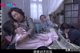 女孩被奶奶虐待，晕倒在外婆怀里，舅舅气的上门把奶奶家砸稀巴烂视频封面