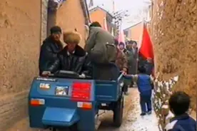 九十年代万元户嫁女，陪嫁一辆三轮车，全村人都羡慕！视频封面