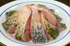 秋天要多吃鱼，教你懒人做法，用料简单味道香，上桌连汤汁都不剩