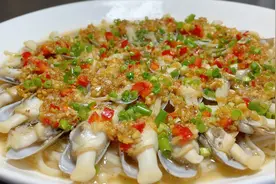 厨师长教你蒜蓉蒸蛏子的家常做法，步骤详细，蒜香浓郁下酒又下饭视频封面