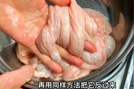 广东家常菜“酱油猪大肠”，大厨教你这样做法，酱香好吃没异味