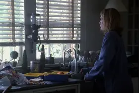 女人因一层不变的婚姻，最终选择了背叛自己的丈夫。视频封面