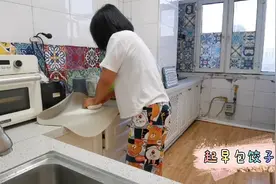 一个人生活，所有的时间都属于自己，饿了吃困了睡，自由自在