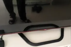 维修LG液晶电视，电源指示灯亮开不了机，黑屏没任何反应。视频封面