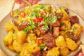 火爆四川大街小巷的狼牙锅巴土豆，在家就能做，大人小孩都爱吃视频封面