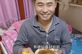 小伙一觉醒来腰酸背痛，原来是因为这个，瑶瑶都要笑死了！太矫情视频封面
