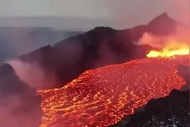 日本富士山火山喷发全过程实景。视频封面