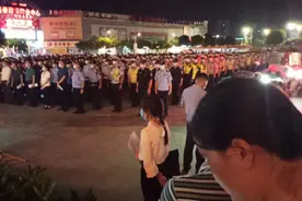 德保震后县委领导布处工作视频封面