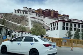 妹子一个人从深圳自驾西藏，18天行驶4300公里，终于到了布达拉宫视频封面