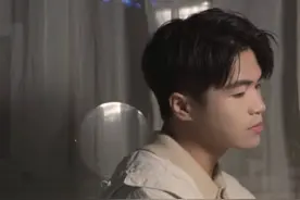 男声翻唱90年代经典老歌《为你我受冷风吹》，和冬天太应景了！