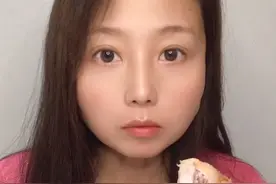 铁汁们吃饭啦～今天吃一整只脆皮炸鸡～视频封面