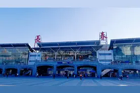 长春站是东北最大的，最豪华的火车站，唯一带有地下四层换乘中心视频封面