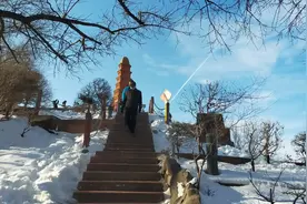 天蓝蓝，乌鲁木齐红山公园别致的积雪风景，喜欢吗？视频封面