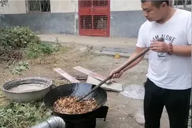 山东的粉丝来学习熬制黑膏药，手把手教学