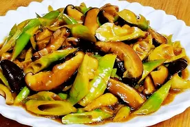 家常素烧鲜竹笋这样做，鲜嫩入味又营养，下饭又下酒，没肉也特香视频封面