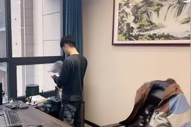 两年不联系的前女友，突然来找我视频封面