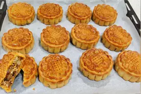 快到中秋节了，广西妹手工自制伍仁叉烧月饼，干净卫生吃得过瘾