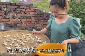 婆婆网购一箱生姜，腌制晒干做成盐姜，请来八旬奶奶一旁指导