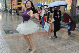 丰满白嫩性感迷人的小姐姐在跳舞直播，我们男人喜欢的款式视频封面