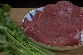 这才是香菜牛肉的家常做法，香嫩鲜辣，下饭一绝，一吃就停不下来
