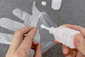 把开塞露倒进一次性手套里，作用厉害了，懂的人没几个，赶紧试试视频封面