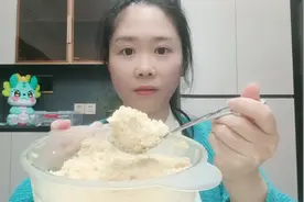 早安朋友们。我闺女来捣蛋了，没法好好录😅视频封面