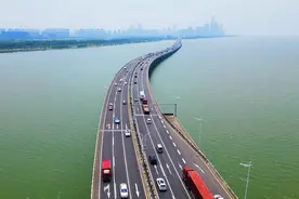 江苏苏州市，太湖苏州湾特大桥，上午9点50分，现场真实状况视频封面