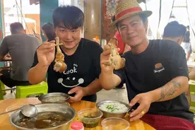 吃完鱼生哥几个继续出发灵山县那隆镇，品尝当地特色美味甘蔗粉视频封面