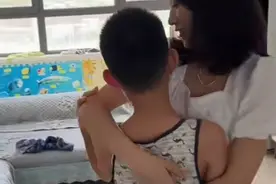 去泰国带货的怀远夫妇已经回到天津，见到了心心念念的儿子视频封面