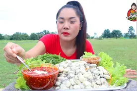 吃那么多生蚝🦪！补的流鼻血了吧！该给老公吃的视频封面