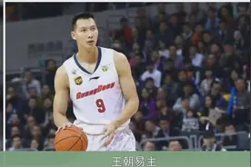 易建联近况：娶巴西模特生两娃，36岁功成退役，如今任市政协委员视频封面