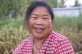 今天家里出蒜啦，新蒜是最适合腌糖蒜的，大家可以跟着学起来哈视频封面