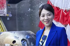 航展上还有嫦娥六号返回舱真身！和75毫克月背来的月壤！觉得小小返回舱就像个了不起的大英雄！想想看，38万公里之外，月背！从来没有去了挖了回来的！没有嫦娥的贡献，怎么做月壤砖！#大有学问视频封面