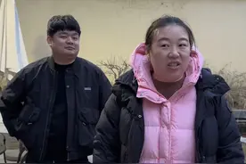 老话说外甥随舅，那我得先阻止他抱娃，都说娃娃第一个见谁，长得像谁，他那个小眼……哈哈哈哈#我们一家的平淡生活 #内容过于真实 #接地气