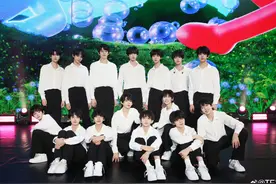 制服诱惑版《This is me》 #TF家族 #tf家族四代公演 #肆意生长视频封面