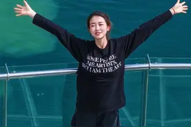 你见过如此清澈的黄河水吗？来到甘肃永靖县的“黄洮交汇处”，黄河尽是如此清澈，与洮河碰撞之际，黄河母亲的包容在此刻尽展。 #花开永靖遇见黄河 #一起去永靖 #遇见永靖最美郁金香 #甘肃观察 #刘家峡 @张鸽 @陈坤-阿坤摄影 @阿锋fin   甘肃广电总台全媒体记者: 张鸽  航拍摄影：陈坤 于锋锋