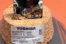 世界最小的机械硬盘，诺基亚n91音乐皇帝拆解欣赏。#数码科技 #经典手机 #诺基亚