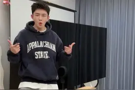 终于把何贝贝那破投影仪丢掉了#华为Vision智慧屏5  #聊什么都有戏 #巨幕手机的100种玩法