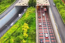 简直不敢相信，一条隧道居然可以两用，船在水上游，车在水下走，这样壮观的奇景就是位于云南昆明滇池的草海隧道。#隧道 #基建狂魔 #超级工程 #草海隧道视频封面